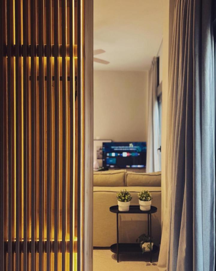 Luxurious Wooden Detail Flat In City Center Chalkís Zewnętrze zdjęcie