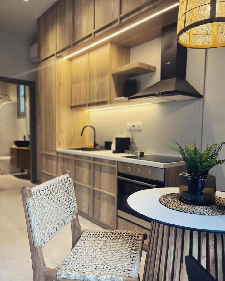 Luxurious Wooden Detail Flat In City Center Chalkís Zewnętrze zdjęcie